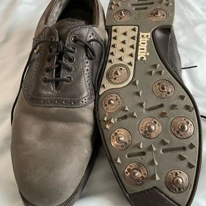 Men’s Etonic golf shoes. Metal spikes. Gently used. Size 9 wide.